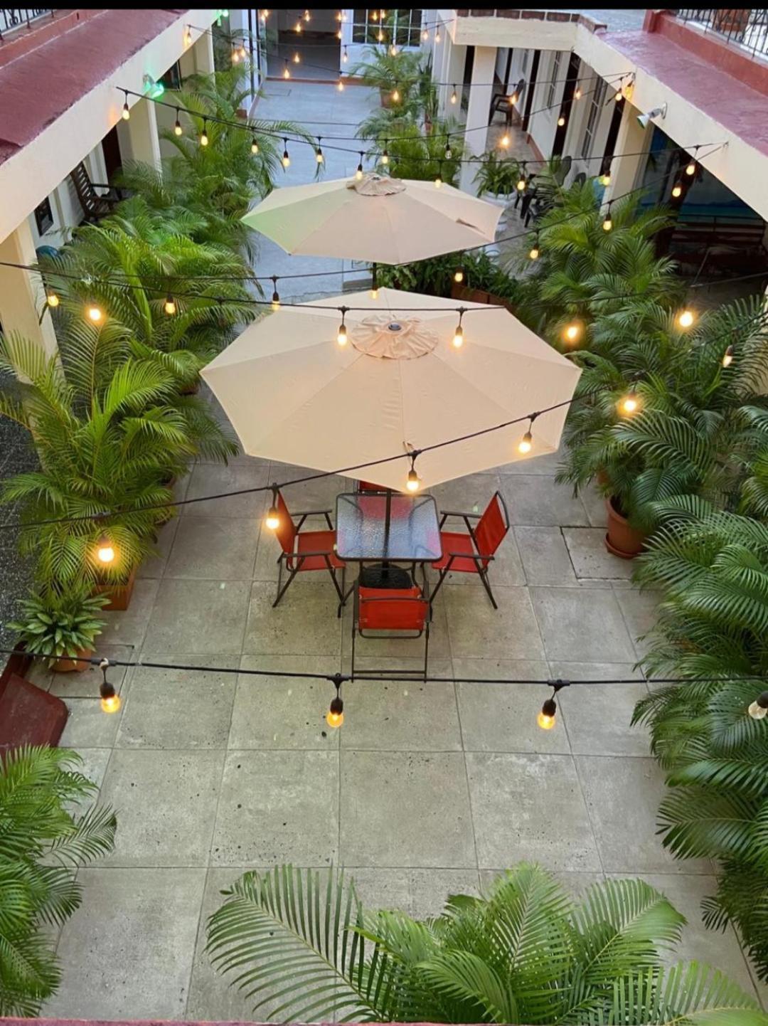 Hotel El Reformador Puerto Barrios Exterior photo